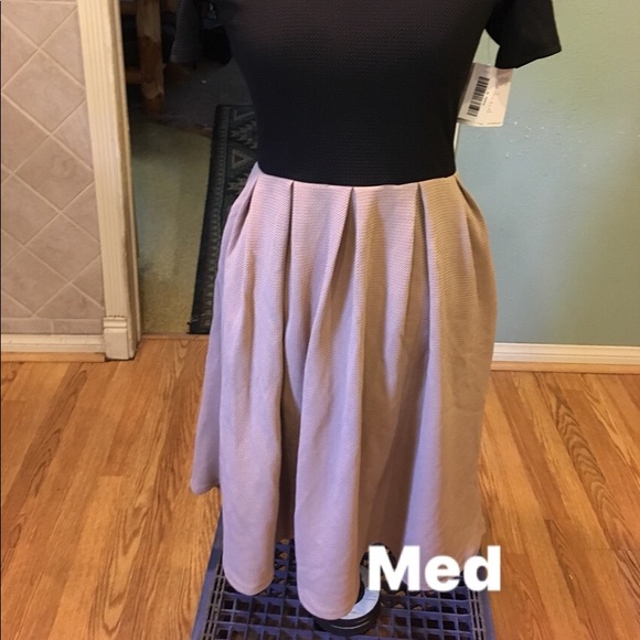 Lularoe’s Amelia - Picture 2 of 3